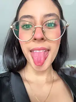 Juanita-Diaz online show from November 30, 2025, 8:31 pm