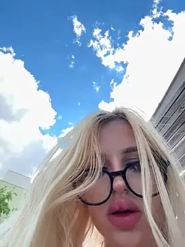 Snapshot of Steffi_Snowbunny chatting on July 11, 2026, 1:11 pm Steffi Snowbunny online show from July 11, 2026, 1:11 pm