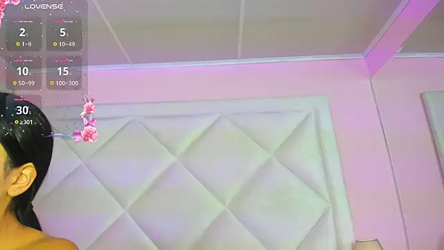 Miaa Smithh   online show from February 17, 2026, 10:34 am