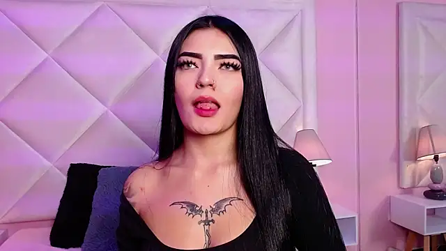 Miaa Smithh   online show from November 1, 2025, 1:27 pm