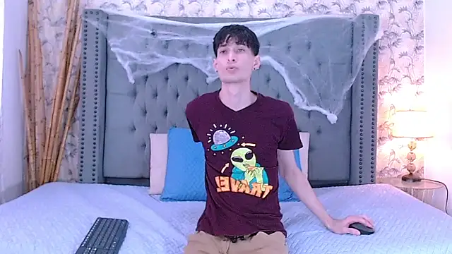 Snapshot of Luke_Carter chatting on October 13, 2025, 1:12 pm Luke Carter online show from October 13, 2025, 1:12 pm