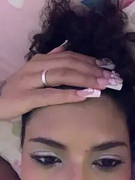 Snapshot of luluzinhax chatting on February 10, 2026, 1:59 am luluzinhax online show from February 10, 2026, 1:59 am