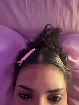 Snapshot of luluzinhax chatting on March 22, 2026, 5:10 am luluzinhax online show from March 22, 2026, 5:10 am