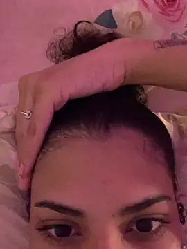 Snapshot of luluzinhax chatting on February 18, 2026, 4:54 am luluzinhax online show from February 18, 2026, 4:54 am