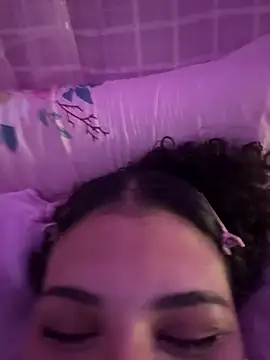 Snapshot of luluzinhax chatting on March 19, 2026, 12:21 am luluzinhax online show from March 19, 2026, 12:21 am