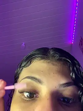 Snapshot of luluzinhax chatting on February 23, 2026, 5:09 am luluzinhax online show from February 23, 2026, 5:09 am