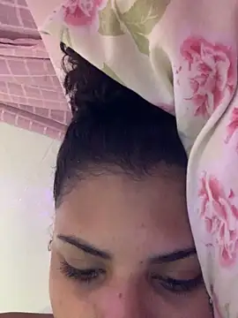 Snapshot of luluzinhax chatting on February 11, 2026, 4:23 am luluzinhax online show from February 11, 2026, 4:23 am