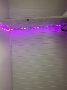 Snapshot of luluzinhax chatting on February 14, 2026, 2:45 am luluzinhax online show from February 14, 2026, 2:45 am