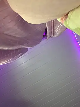 Snapshot of luluzinhax chatting on February 16, 2026, 2:21 am luluzinhax online show from February 16, 2026, 2:21 am