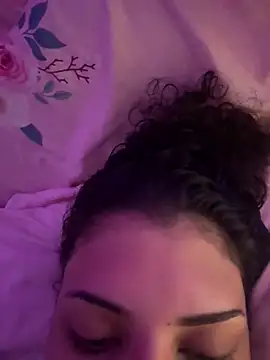 Snapshot of luluzinhax chatting on March 25, 2026, 5:40 am luluzinhax online show from March 25, 2026, 5:40 am