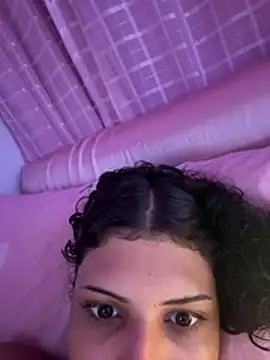 luluzinhax online show from May 13, 2026, 1:56 am