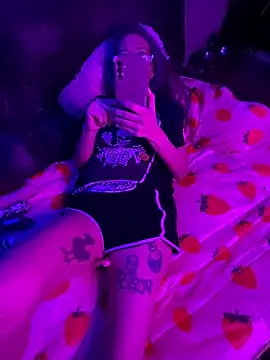 mmmminaDarling online show from February 26, 2026, 4:45 am