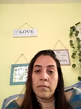 Snapshot of denissebombon chatting on February 8, 2026, 8:50 pm denissebombon online show from February 8, 2026, 8:50 pm