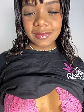 SereiaHott online show from November 18, 2025, 8:01 pm