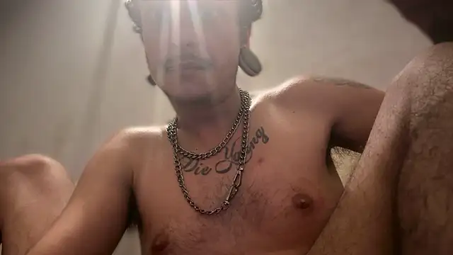 Snapshot of chrisalmeid_ chatting on April 28, 2026, 4:50 am chrisalmeid online show from April 28, 2026, 4:50 am
