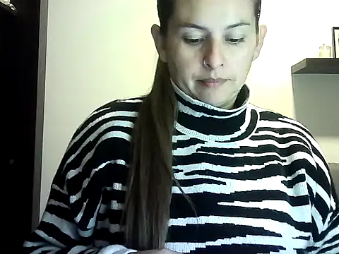 Snapshot of Valery__Rouse_ chatting on April 18, 2026, 2:14 am Valery Rouse online show from April 18, 2026, 2:14 am