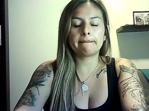 Snapshot of Valery__Rouse_ chatting on May 12, 2026, 11:55 pm Valery Rouse online show from May 12, 2026, 11:55 pm