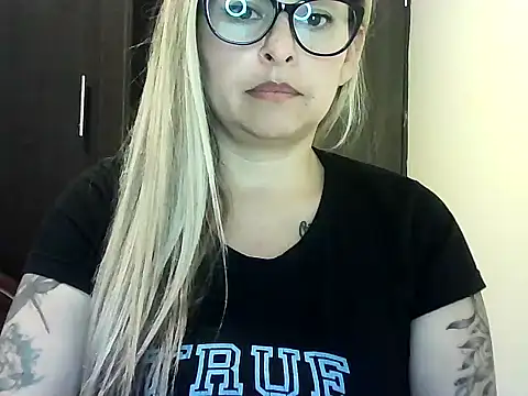 Snapshot of Valery__Rouse_ chatting on December 14, 2025, 10:48 pm Valery Rouse online show from December 14, 2025, 10:48 pm