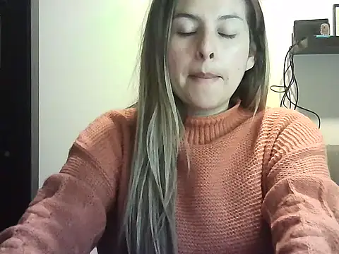 Snapshot of Valery__Rouse_ chatting on April 26, 2026, 3:59 am Valery Rouse online show from April 26, 2026, 3:59 am