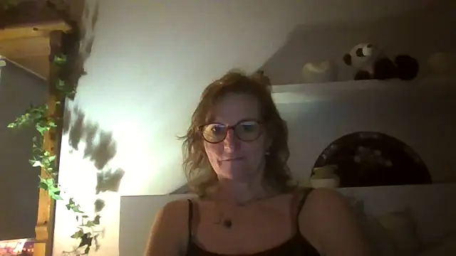 Snapshot of Valinella chatting on September 18, 2025, 8:01 pm Valinella online show from September 18, 2025, 8:01 pm