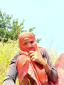 Snapshot of Hot-honi chatting on October 11, 2025, 8:04 am Hot-honi online show from October 11, 2025, 8:04 am