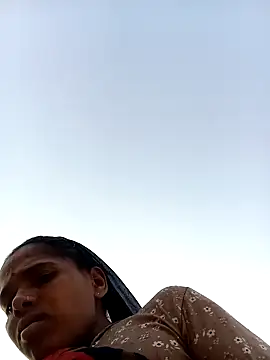 Snapshot of Hot-honi chatting on November 16, 2025, 10:20 am Hot-honi online show from November 16, 2025, 10:20 am