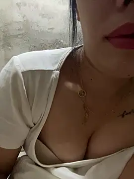 Bear-cute00 online show from September 14, 2025, 10:32 pm