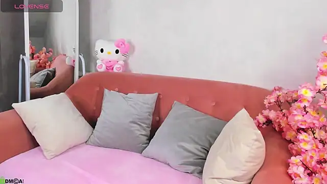 Snapshot of Lynn_Martin chatting on October 6, 2025, 1:07 am Lynn Martin online show from October 6, 2025, 1:07 am