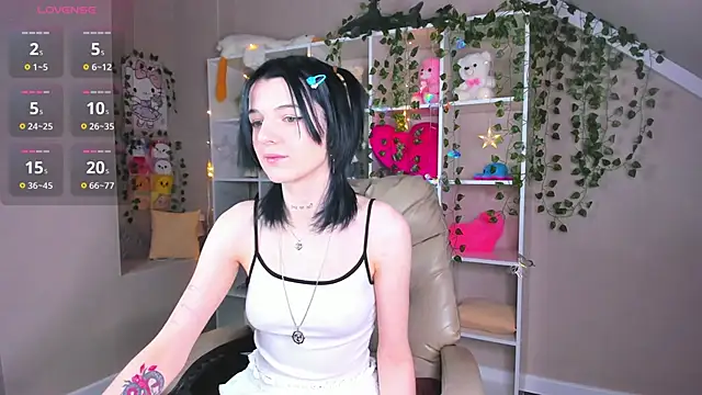 Snapshot of Lynn_Martin chatting on November 30, 2025, 12:11 am Lynn Martin online show from November 30, 2025, 12:11 am