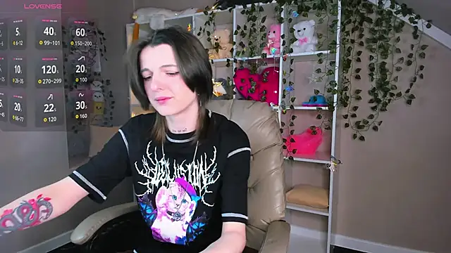 Snapshot of Lynn_Martin chatting on November 28, 2025, 12:44 am Lynn Martin online show from November 28, 2025, 12:44 am