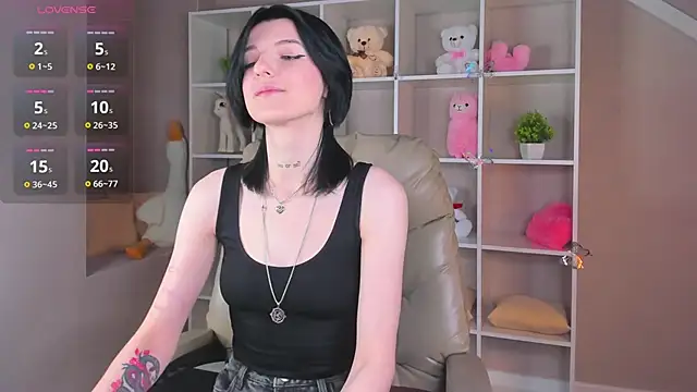 Snapshot of Lynn_Martin chatting on December 3, 2025, 12:23 am Lynn Martin online show from December 3, 2025, 12:23 am