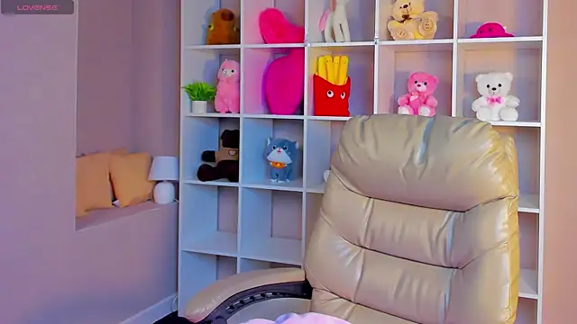 Snapshot of Lynn_Martin chatting on September 30, 2025, 1:11 am Lynn Martin online show from September 30, 2025, 1:11 am