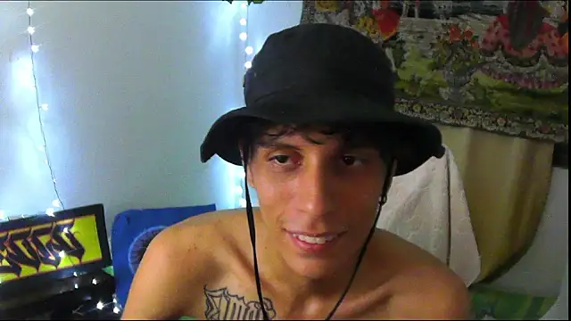 Crxxxsh online show from September 10, 2025, 2:43 am