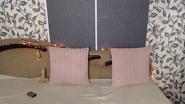 Snapshot of AmoraLuv chatting on February 7, 2026, 11:24 pm AmoraLuv online show from February 7, 2026, 11:24 pm