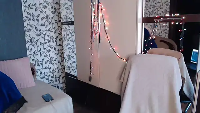 Snapshot of AmoraLuv chatting on February 25, 2026, 10:48 am AmoraLuv online show from February 25, 2026, 10:48 am