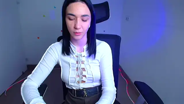 Snapshot of Bella_Night4 chatting on October 20, 2025, 6:04 am Bella Night4 online show from October 20, 2025, 6:04 am