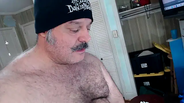 Snapshot of bullmusclejoe chatting on April 6, 2026, 11:39 pm bullmusclejoe online show from April 6, 2026, 11:39 pm