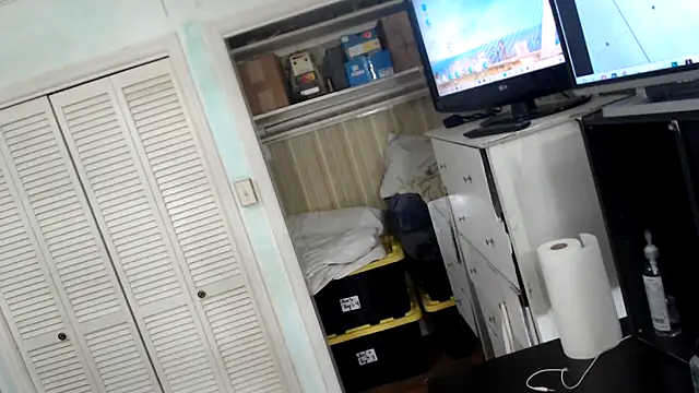 Snapshot of bullmusclejoe chatting on November 23, 2025, 11:37 pm bullmusclejoe online show from November 23, 2025, 11:37 pm