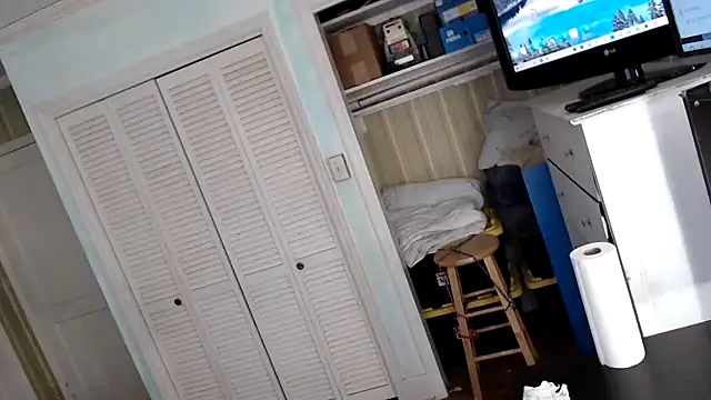 Snapshot of bullmusclejoe chatting on November 24, 2025, 3:56 pm bullmusclejoe online show from November 24, 2025, 3:56 pm