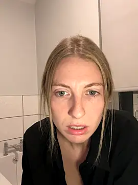 Snapshot of CheekyChelseaX chatting on October 27, 2025, 7:15 pm CheekyChelseaX online show from October 27, 2025, 7:15 pm