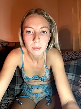 Snapshot of CheekyChelseaX chatting on December 3, 2025, 6:51 pm CheekyChelseaX online show from December 3, 2025, 6:51 pm