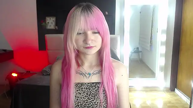Snapshot of _Charlotte_Collins_ chatting on July 9, 2026, 4:39 pm Charlotte Collins online show from July 9, 2026, 4:39 pm