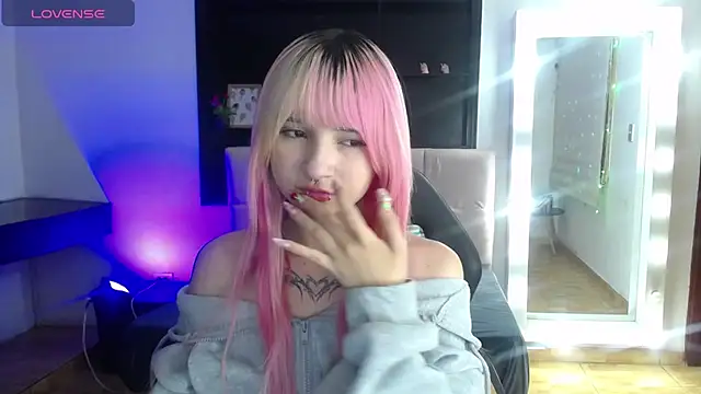 Snapshot of _Charlotte_Collins_ chatting on June 27, 2026, 3:29 pm Charlotte Collins online show from June 27, 2026, 3:29 pm