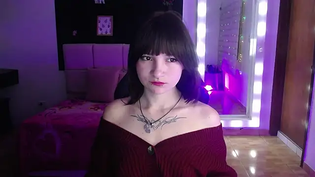  Charlotte Collins  online show from November 25, 2025, 2:28 pm