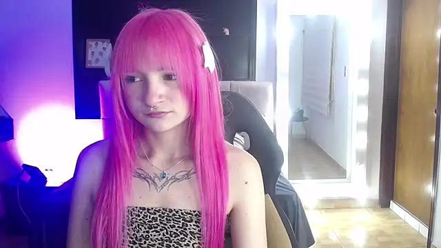 Snapshot of _Charlotte_Collins_ chatting on July 17, 2026, 4:37 pm Charlotte Collins online show from July 17, 2026, 4:37 pm