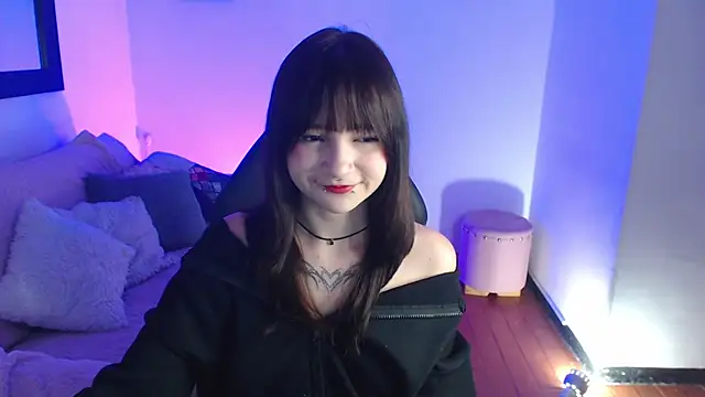  Charlotte Collins  online show from December 19, 2025, 3:03 pm