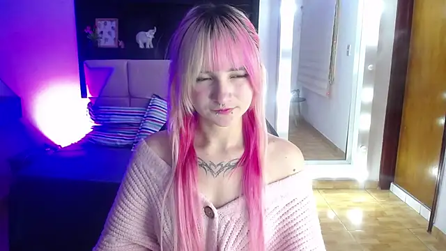 Snapshot of _Charlotte_Collins_ chatting on June 19, 2026, 3:40 pm Charlotte Collins online show from June 19, 2026, 3:40 pm