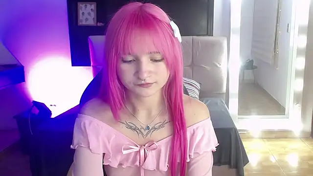 Snapshot of _Charlotte_Collins_ chatting on July 18, 2026, 4:04 pm Charlotte Collins online show from July 18, 2026, 4:04 pm