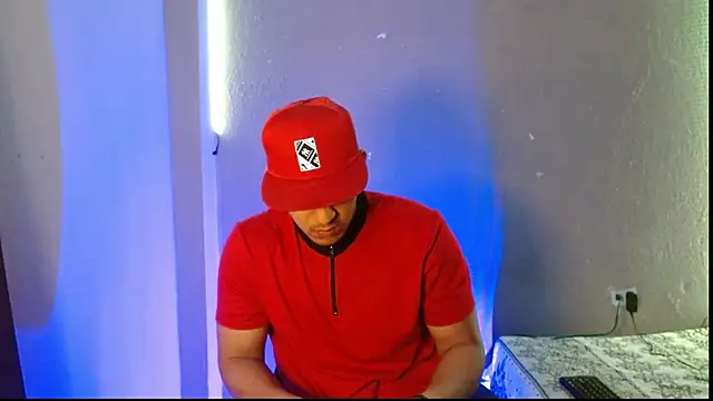 Snapshot of massimo_vidal_ chatting on November 27, 2025, 5:35 pm massimo vidal online show from November 27, 2025, 5:35 pm