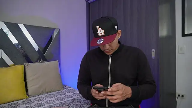 Snapshot of massimo_vidal_ chatting on October 13, 2025, 1:02 pm massimo vidal online show from October 13, 2025, 1:02 pm